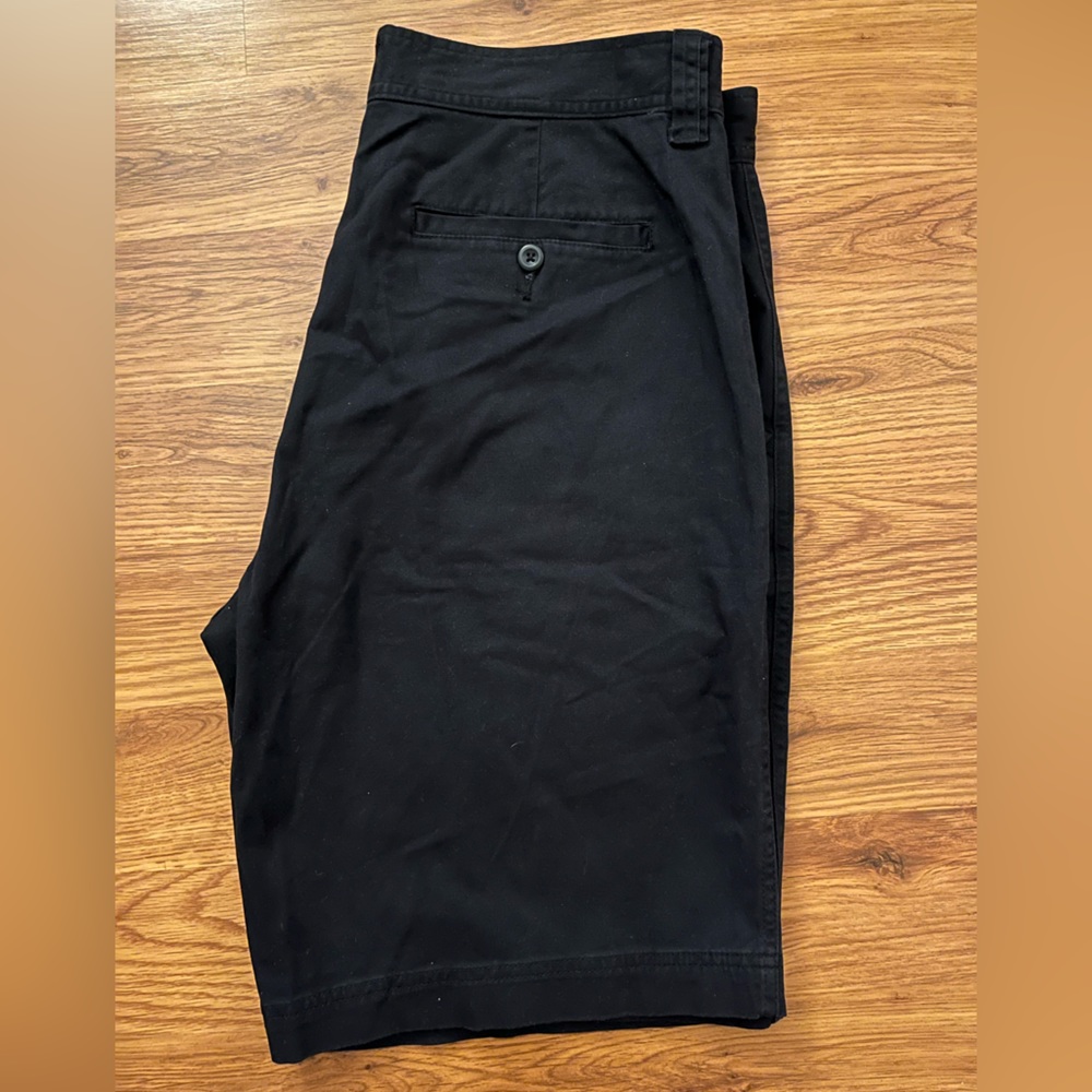 Men’s St. John’s Bay Navy Blue Shorts - Size 34